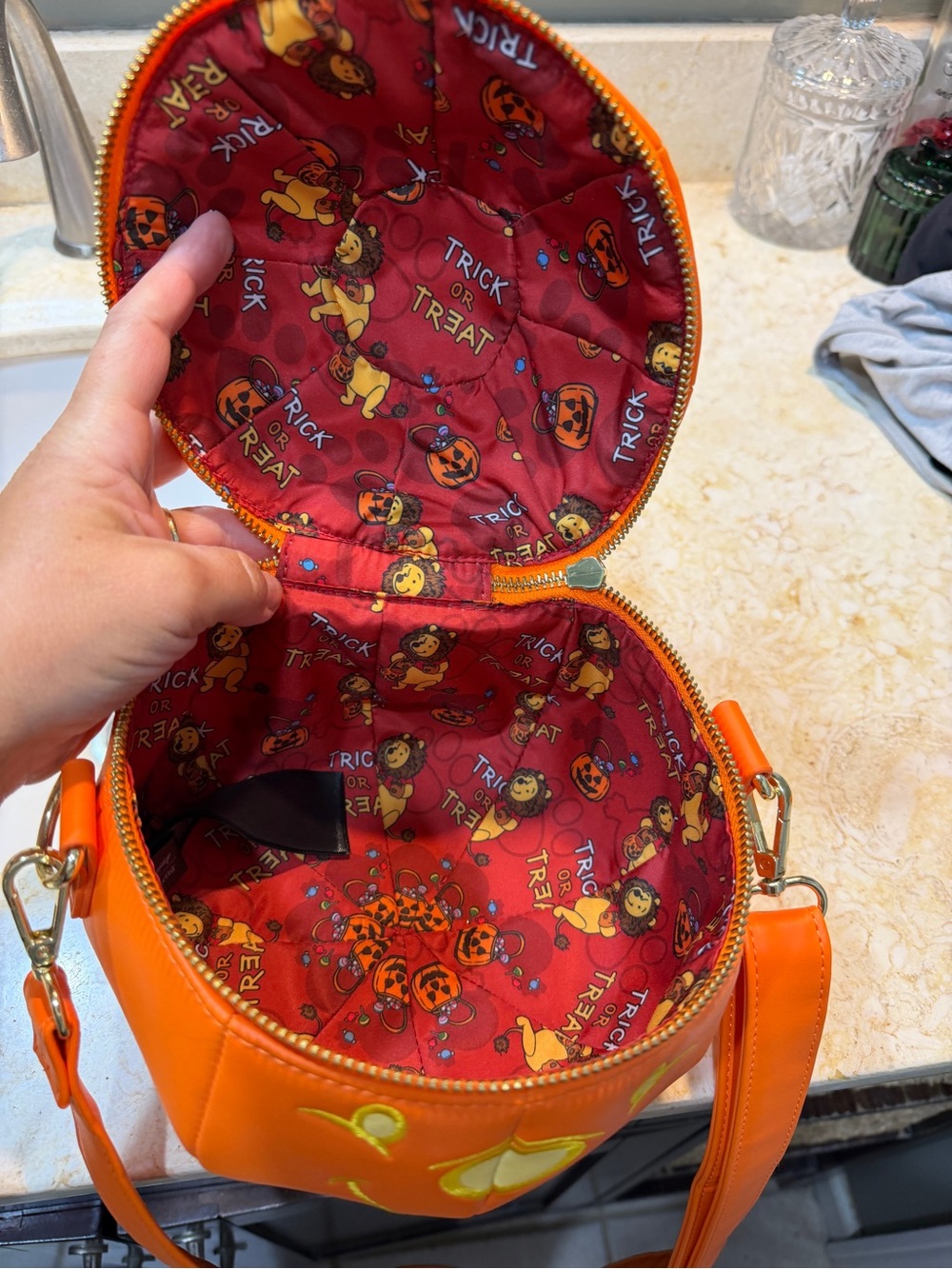 Pooh bear loungefly pumpkin Crossbody Bag - Picture 2 of 3